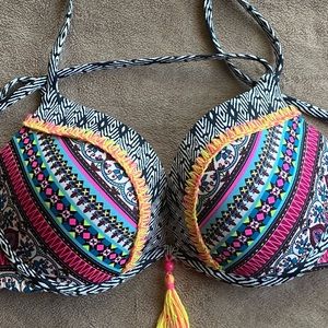 HOST PICK 💦Beautiful Boho style bikini top w/tassel